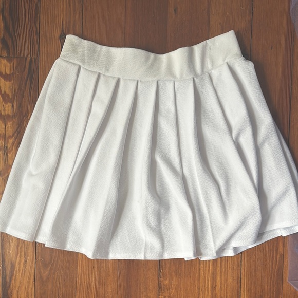 LOVE streak Dresses & Skirts - LOVE❤️Streak White Pleated Skirt